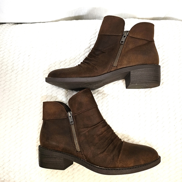 BareTraps 7.5 M Brown Booties - Picture 6 of 8